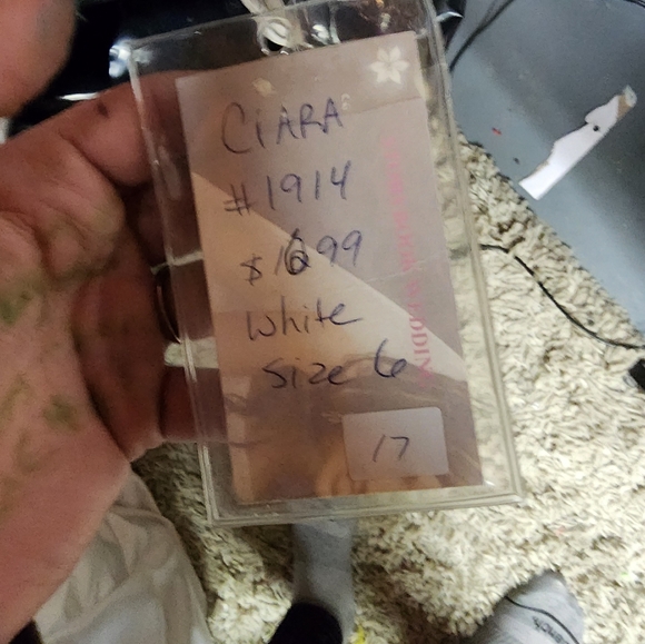 Wedding dress size 6 - Picture 6 of 6